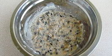 горячие бутерброды с консервированным лососем и маслинами