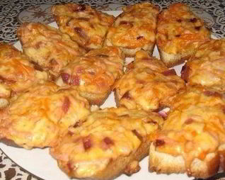 Простые горячие бутерброды в духовке