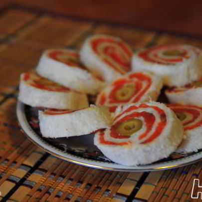 Рулеты — бутерброды с красной рыбой