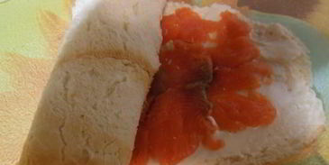 рулеты — бутерброды с красной рыбой