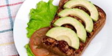 сытный бутерброд с авокадо