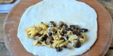 чебуреки с грибами и сыром