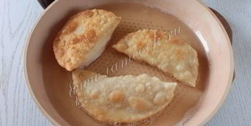 чебуреки с капустой