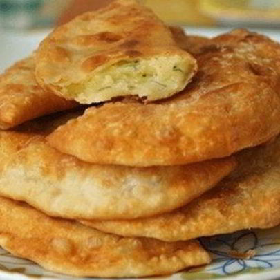 Чебуреки с картофелем и твердым сыром