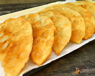 Чебуреки с куриным фаршем и сыром