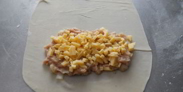 чебуреки с куриным фаршем и сыром