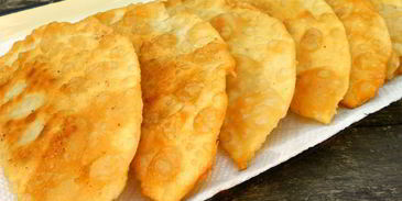 чебуреки с куриным фаршем и сыром