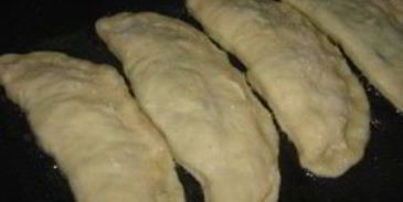 чебуреки с зеленью