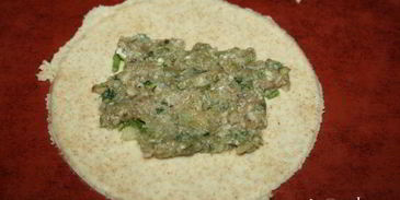 цельнозерновые чебуреки с начинкой из говядины и шампиньонов