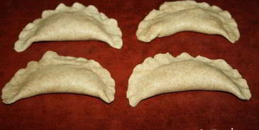 цельнозерновые чебуреки с начинкой из говядины и шампиньонов