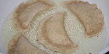 цельнозерновые чебуреки с начинкой из говядины и шампиньонов