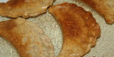 цельнозерновые чебуреки с начинкой из говядины и шампиньонов