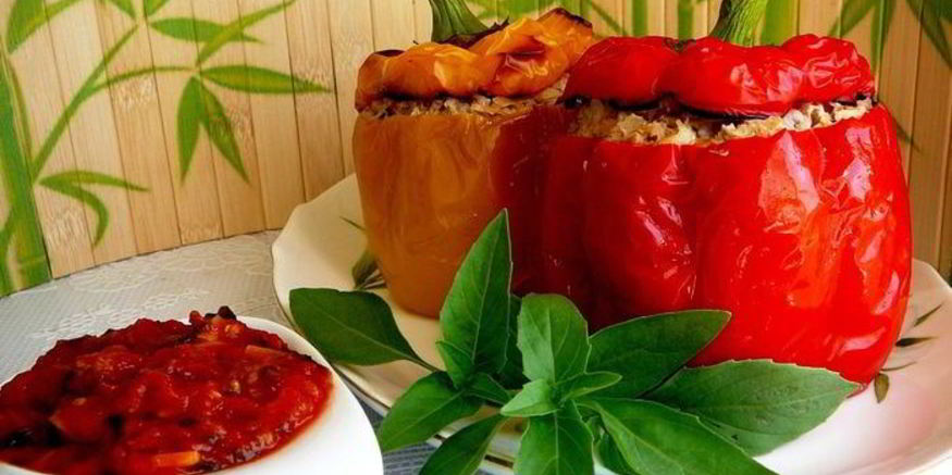 Рецепт фаршированных болгарских перцев с томатным соусом