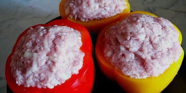 фаршированные болгарские перцы с томатным соусом