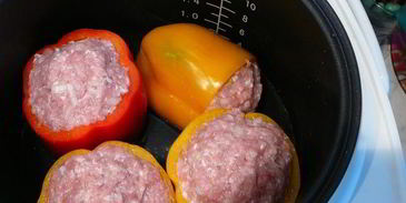 фаршированные болгарские перцы с томатным соусом