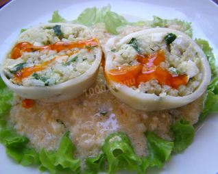 Фаршированные кальмары с рисом и яйцом