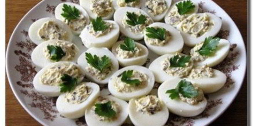 Рецепт фаршированных печенью трески яйца