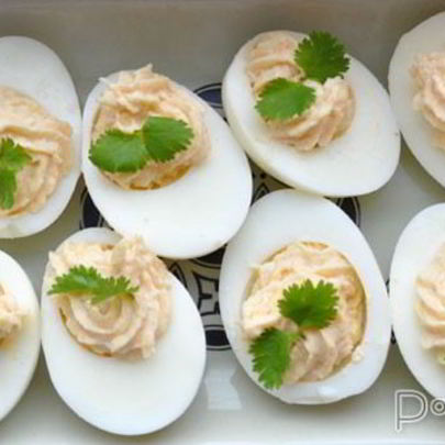 Фаршированные яйца с икрой трески, минтая