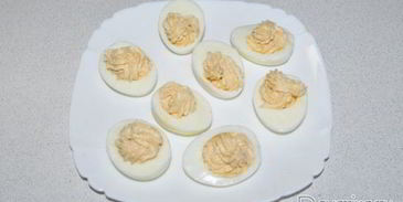 фаршированные яйца с икрой трески, минтая
