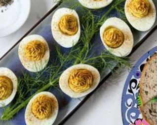Фаршированные яйца с карри