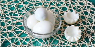 фаршированные яйца цыплята