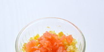 перепелиные яйца, фаршированные слабосоленой семгой