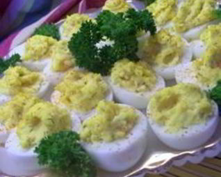 Пикантные фаршированные яйца
