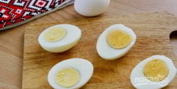 яйца, фаршированные крабовыми палочками и огурцом