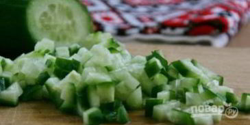 яйца, фаршированные крабовыми палочками и огурцом