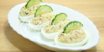 яйца фаршированные крабовыми палочками