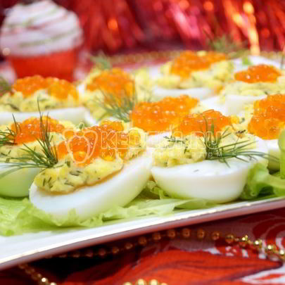 Яйца фаршированные красной икрой
