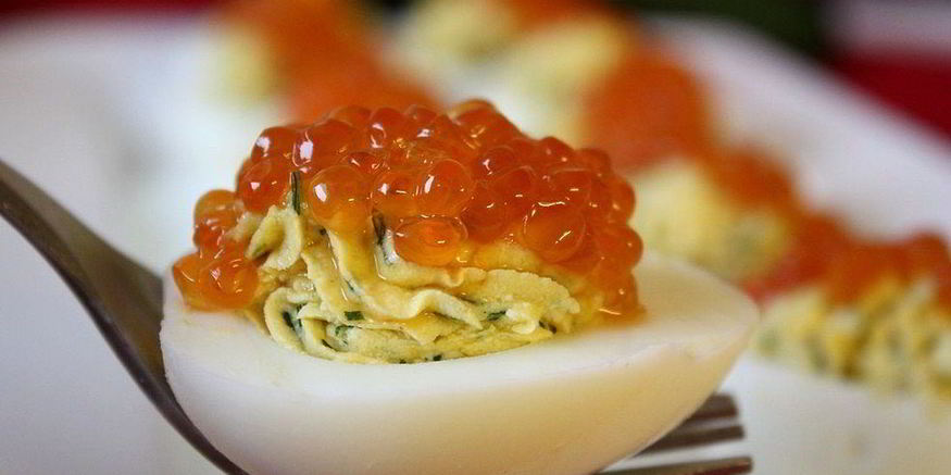 Рецепт яиц, фаршированных красной рыбой