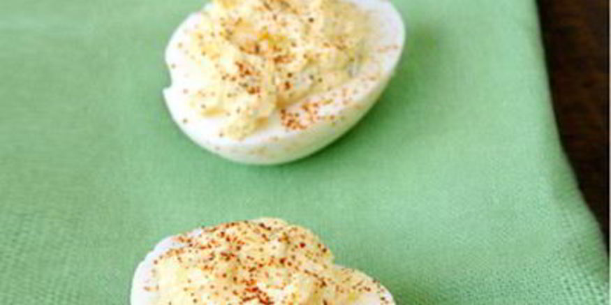 Рецепт яиц, фаршированных курицой с зеленью и лимоном