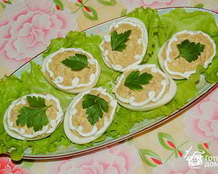 Яйца, фаршированные печенью трески