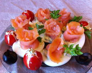 Яйца фаршированные семгой