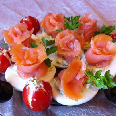 Яйца фаршированные семгой