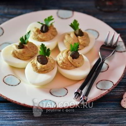 Яйца, фаршированные шпротами