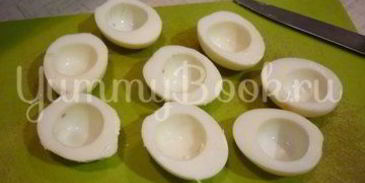 яйца, фаршированные тунцом и свежим огурцом