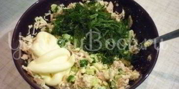 яйца, фаршированные тунцом и свежим огурцом