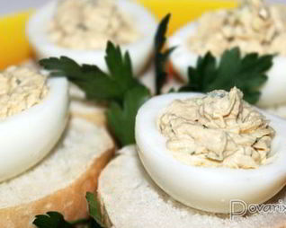 Яйца, фаршированные тунцом