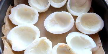 запеченные фаршированные яйца