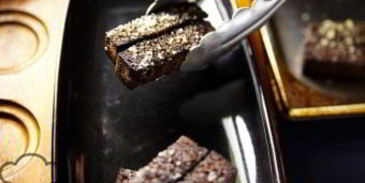 черные чесночные гренки