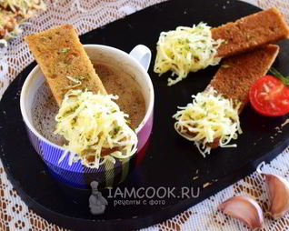 Чесночные гренки из черного хлеба