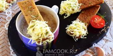 чесночные гренки из черного хлеба