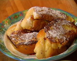 Французские гренки с сушеной вишней и курагой