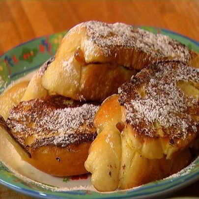 Французские гренки с сушеной вишней и курагой