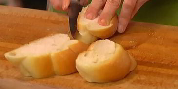 французские гренки с сушеной вишней и курагой