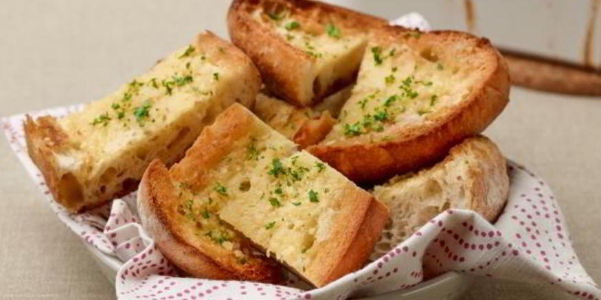 Рецепт гренков из белого хлеба с чесноком