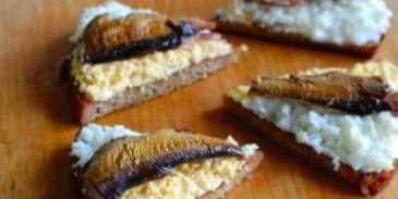 гренки из черного хлеба с яйцом