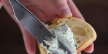 гренки с колбасой